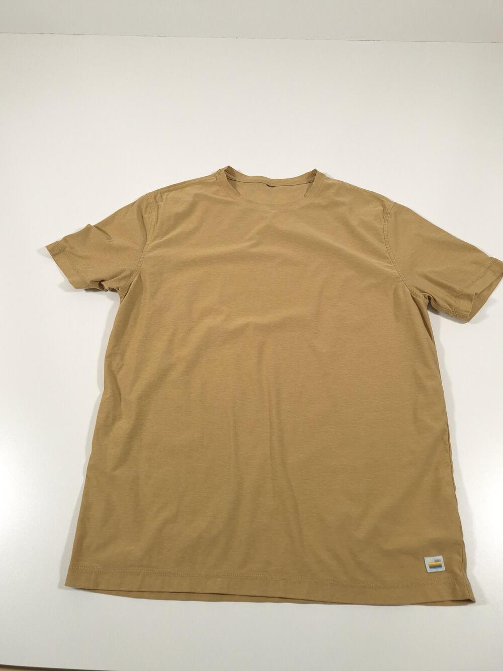 Vuori Strato Tech Tee Shirt Men's Medium Beige Short Sleeve Crewneck Stretch